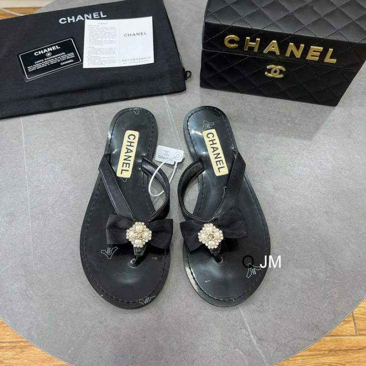 Picture of Chanel Slippers _SKUCHANELsz35-40JM05033195